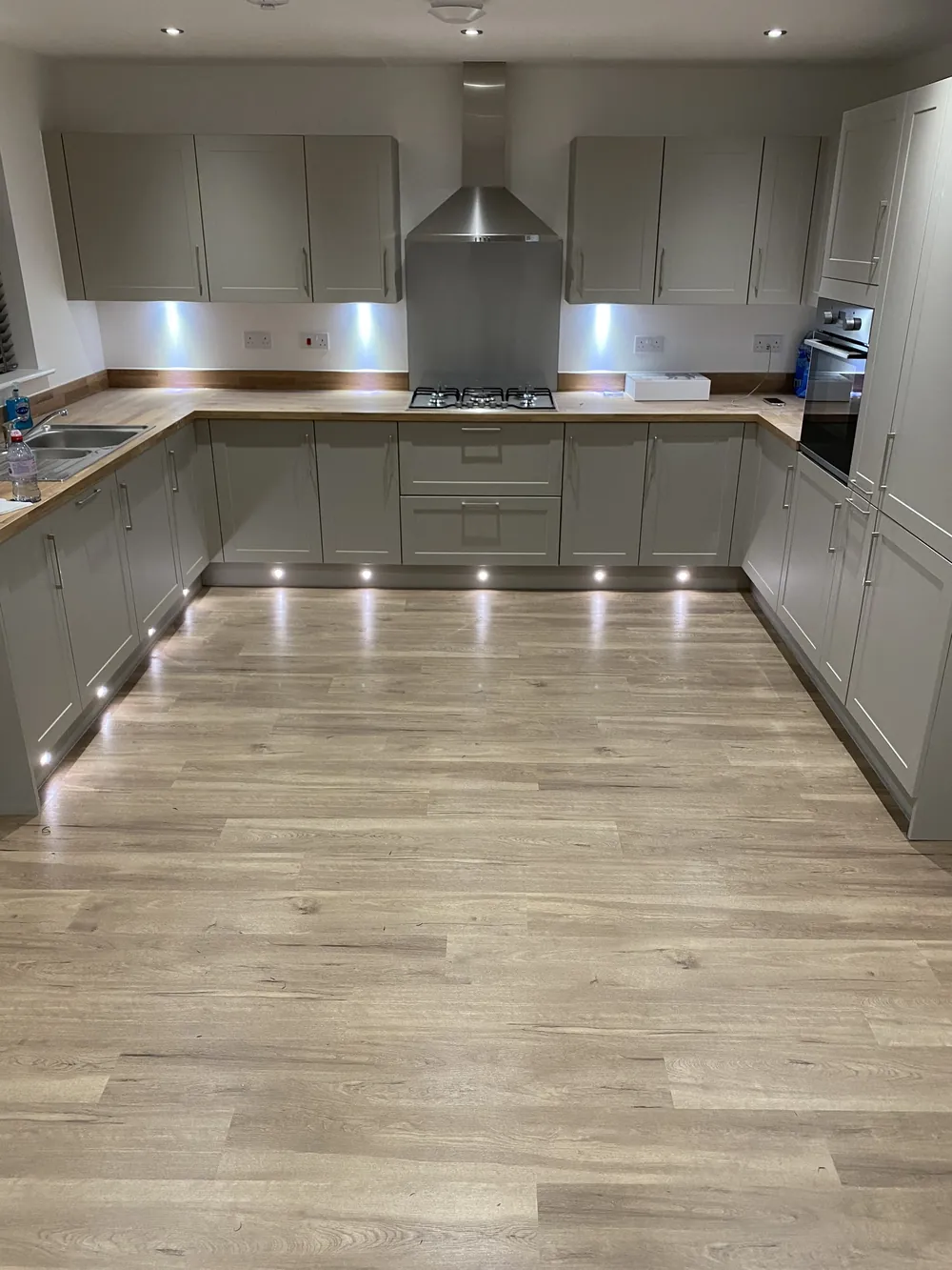Wood-effect LVT in a kitchen