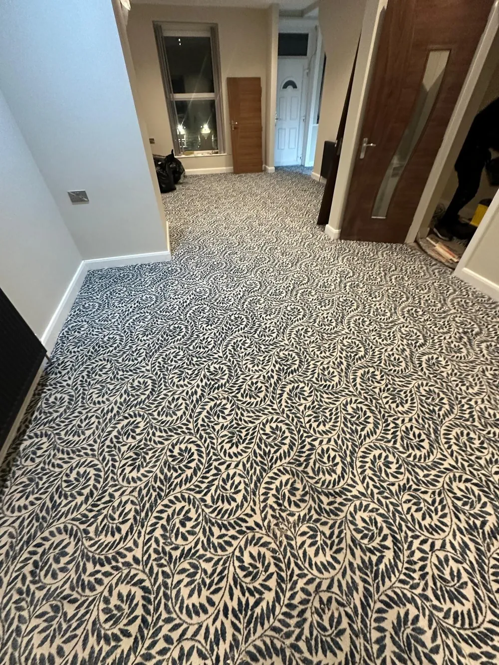 Leaf-pattern Wilton carpet in a hallway