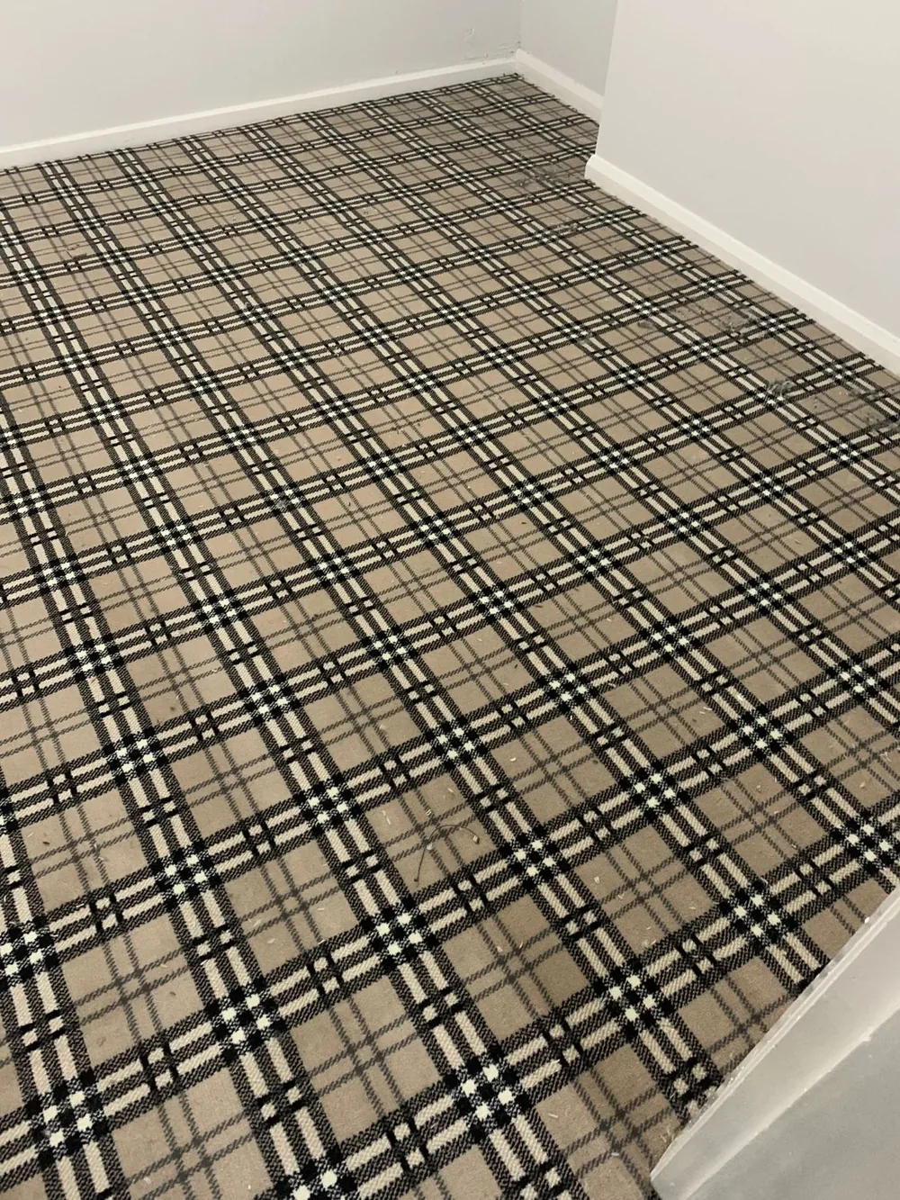 Tartan-pattern Wilton carpet