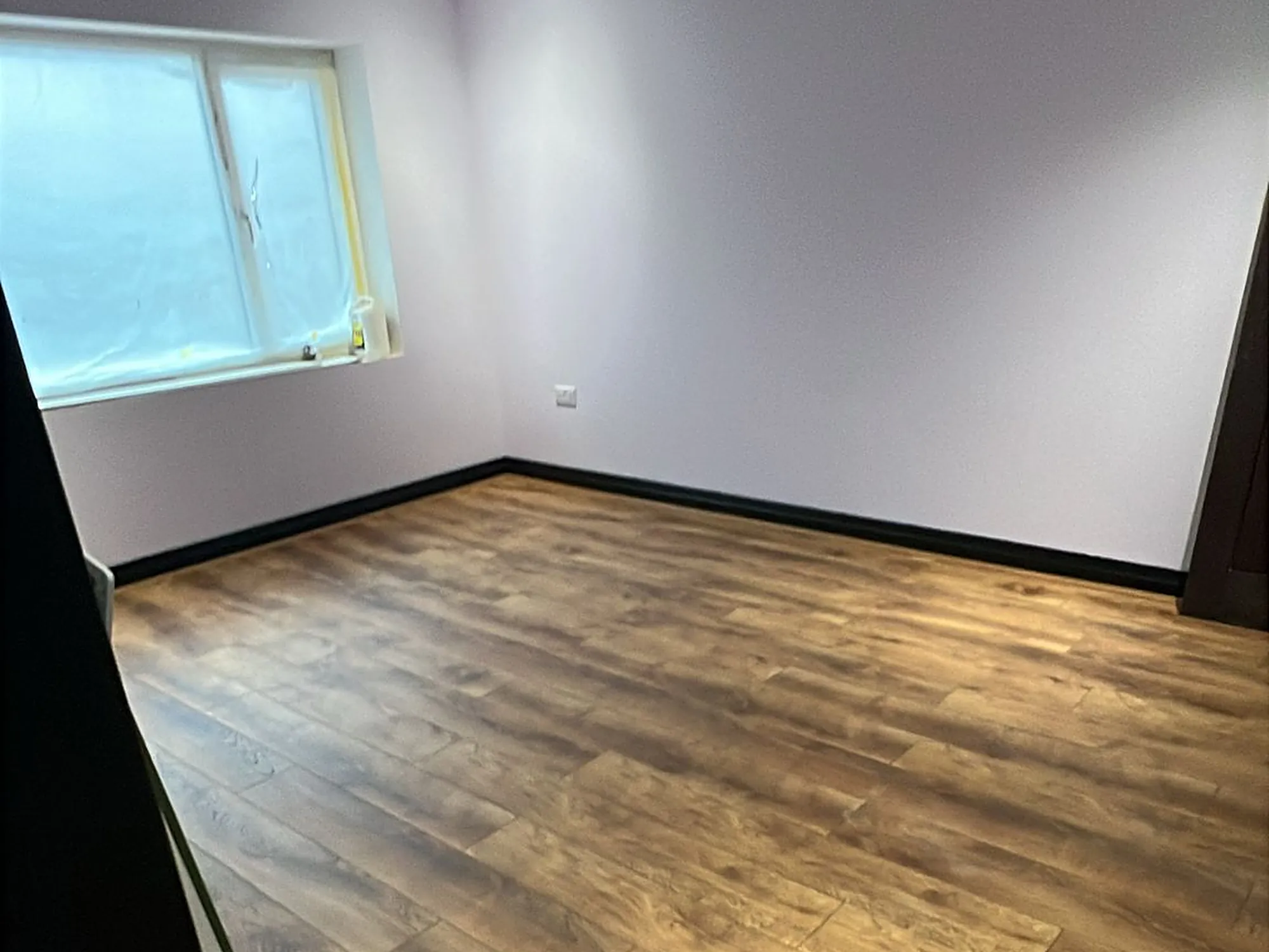 Oak-effect laminate flooring in a bedroom
