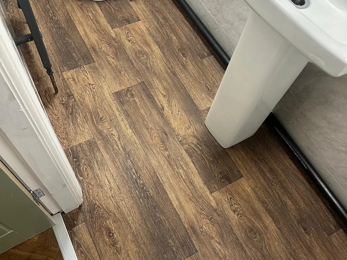 Wood-effect vinyl flooring in a bathroom